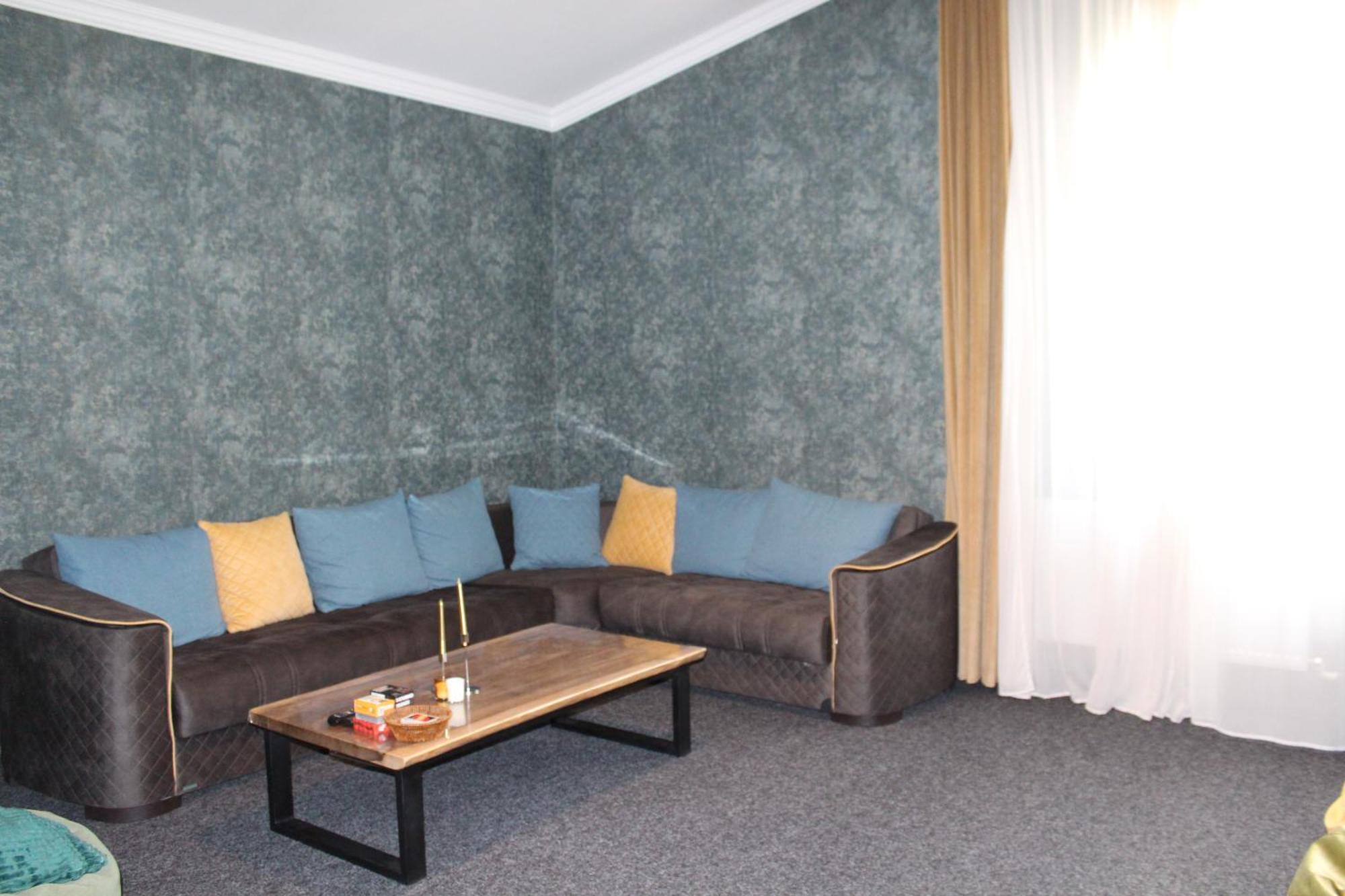 Hotel Eden Mestia Buitenkant foto